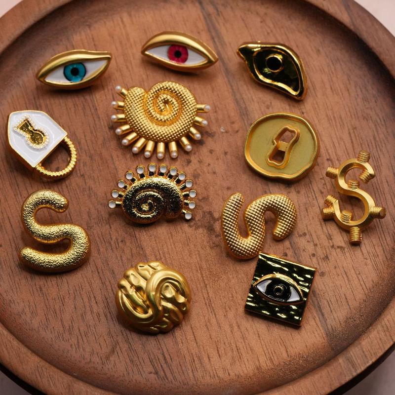 Vintage Metal Button Heart Sha - Craft Embellishments recension och pris